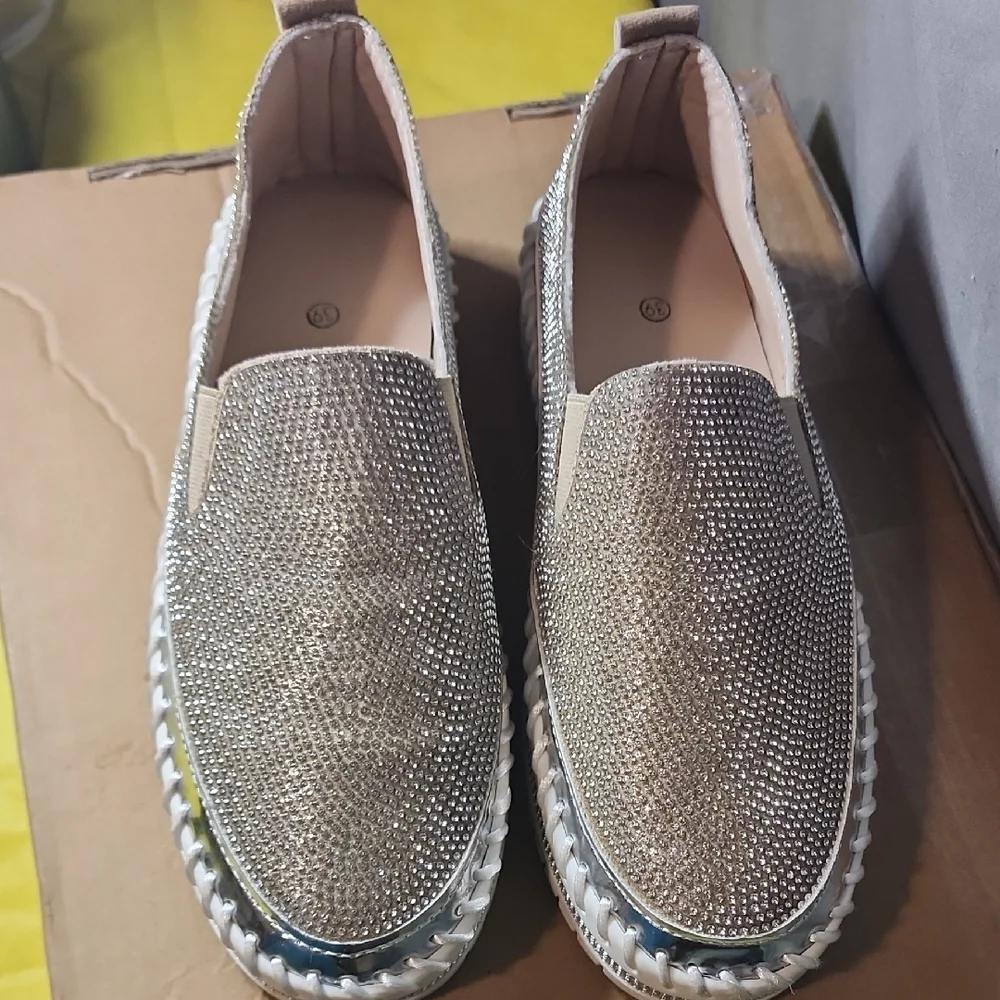 Elegant Women's Slip-On Shoes with Rhinestones - Picture 3 of 8